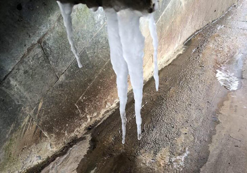 Băng giá xuất hiện ở Fansipan