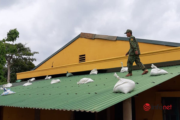 Thủ tướng yêu cầu dừng các cuộc họp không cần thiết tập trung ứng phó bão số 13