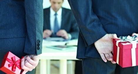 Nghiêm cấm biếu, tặng quà Tết cho lãnh đạo các cấp dưới mọi hình thức
