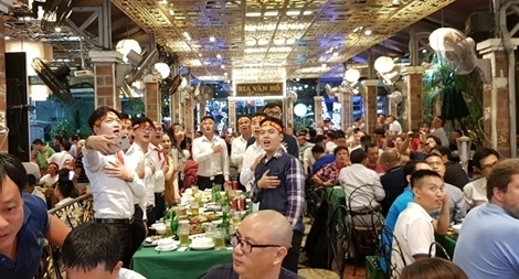 Từ 0h ngày 22/6, Hà Nội cho phép mở lại dịch vụ ăn, uống trong nhà và cắt tóc, gội đầu