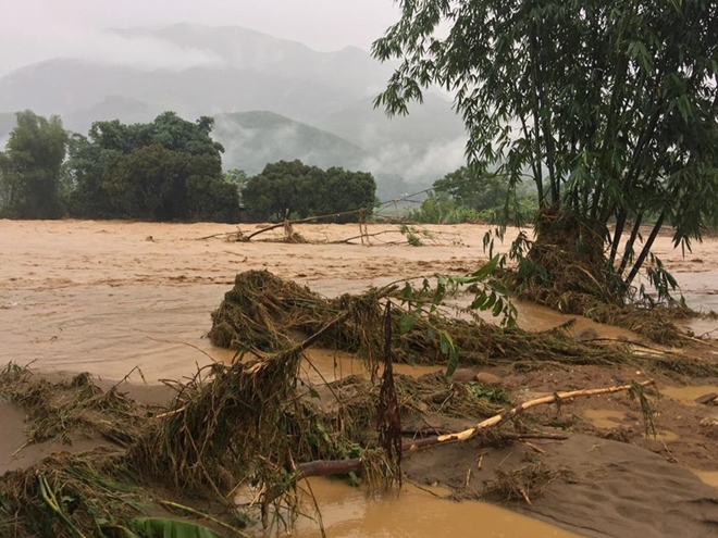 Mưa lũ tiếp tục hoành hành, 28 người chết và mất tích