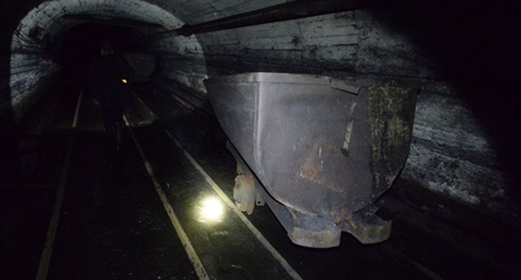 Cháy mỏ than, 50 người mắc kẹt dưới lòng đất