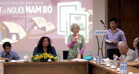 Sách lịch sử gian nan tìm... người đọc