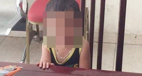 Bé trai 2 tuổi bị bỏ rơi ở quán phở cùng 200 nghìn đồng