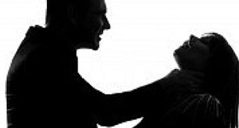 Chồng bóp cổ vợ đến chết rồi tạo hiện trường giả