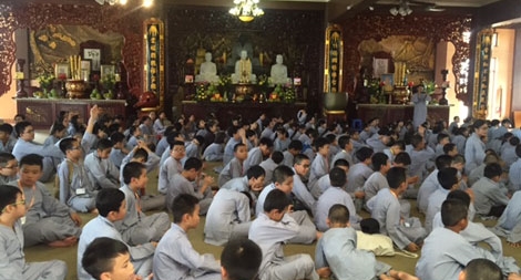 Trẻ nghỉ hè "đi tu" để học làm người