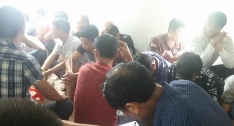 Bắt quả tang 32 con bạc đang sát phạt nhau, thu hơn 400 triệu đồng