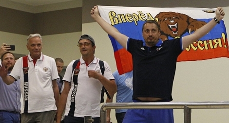 Pháp bắt thủ lĩnh cổ động viên Nga