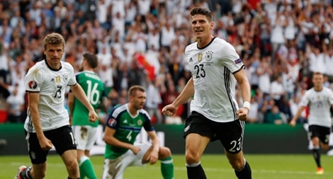 Đức đi tiếp với ngôi đầu bảng