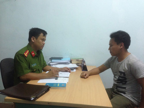 Tạm giữ hình sự đối tượng uống rượu đâm xe khiến CSGT bị thương