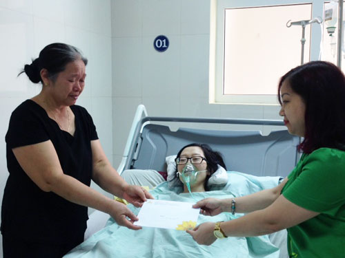 Tình mẫu tử của thai phụ bị ung thư lay động trái tim cộng đồng mạng