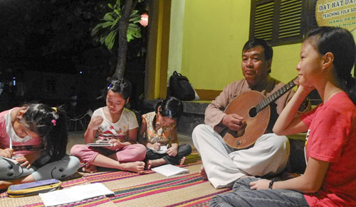 Lớp học “truyền khẩu” dân ca giữa lòng phố cổ