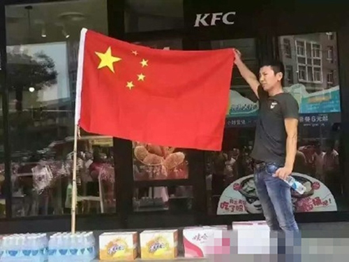 Bực tức với phán quyết 'đường lưỡi bò', người Trung Quốc làm loạn chuỗi đồ ăn Mỹ