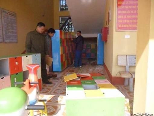 Bé trai 6 tuổi bị tủ quần áo  đè tử vong