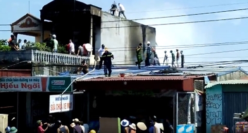 Bố mẹ đi đám cưới, 2 cháu nhỏ tử vong do cháy nhà