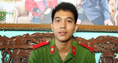 Nam học viên cảnh sát tóm gọn tên cướp giật trên đường