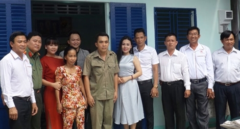 Báo CAND và Công ty Vũ Linh: Bàn giao 2 căn nhà Đại đoàn kết tại Cần Thơ
