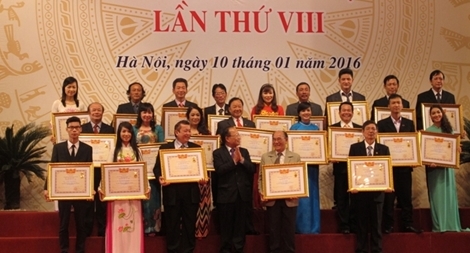 Nghệ sĩ được trao tặng danh hiệu NSND, NSƯT chờ... giải quyết tiền thưởng