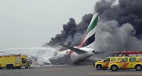 Máy bay Dubai bốc cháy khi hạ cánh