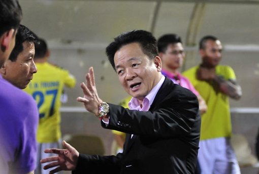 V.League bốn vòng đấu cuối: Quân anh, quân tôi, quân chúng nó