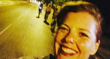 Một phụ nữ tử vong vì chụp ảnh "tự sướng" trong lúc đi xe đạp