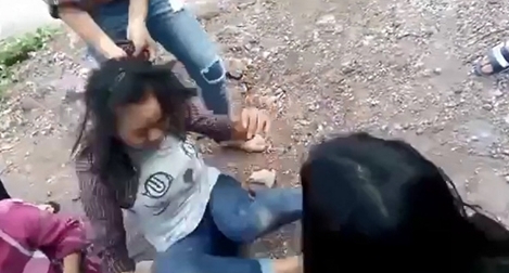 Công an vào cuộc vụ nữ sinh lớp 9 đánh bạn tung clip lên mạng