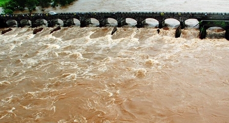 Sập cầu vượt biển, 27 người thương vong