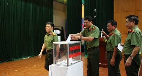 Tổng cục Hậu cần- Kỹ thuật ủng hộ và trực tiếp cứu trợ cho đồng bào miền Trung