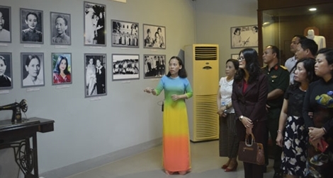 Trưng bày chuyên đề “Nữ đại biểu Quốc hội”