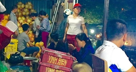 Bưởi  lạ có màu vàng bóng là bưởi Trung Quốc