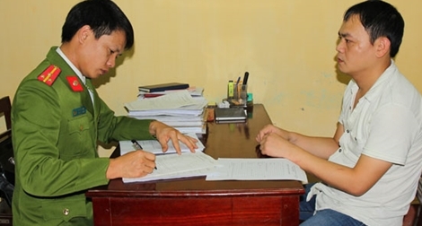 Trốn truy nã khoác áo nhân viên môi giới nhà đất