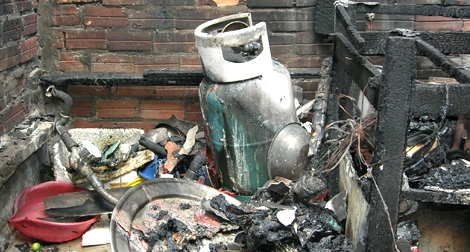 Về nhà cô giáo nấu ăn, 10 học sinh bị bỏng