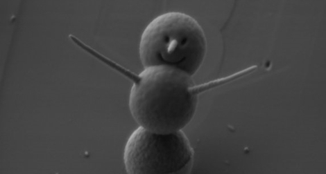 Người tuyết nhỏ hơn độ dày sợi tóc người