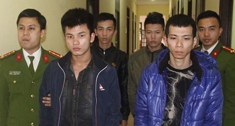 Đã vận động đối tượng nổ súng làm 2 người chết và bị thương ra đầu thú