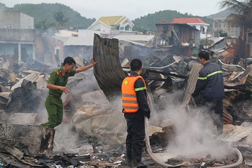 Nhói lòng trước thảm họa 78 căn nhà bị thiêu rụi sau vụ cháy kinh hoàng