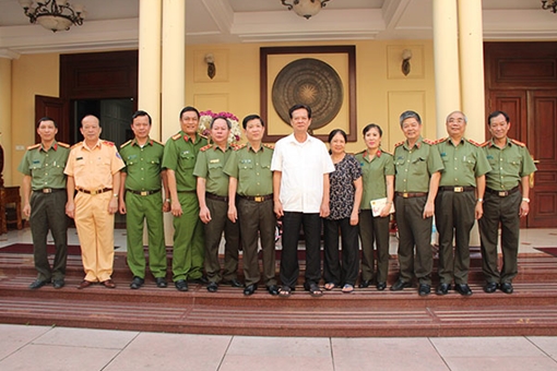 Gặp mặt cán bộ cấp cao đã nghỉ hưu nhân dịp Tết Nguyên đán Đinh Dậu 2017