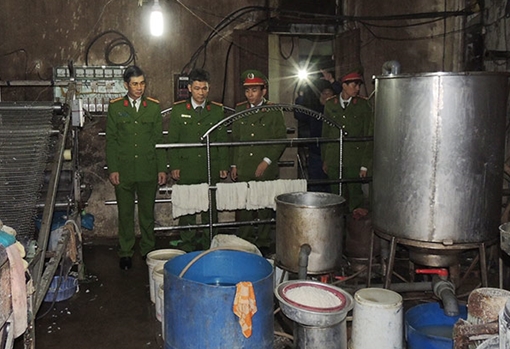 Tạm giữ gần nửa tấn bánh phở tẩm Foocmol