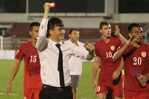 Hai chiếc áo của Công Vinh