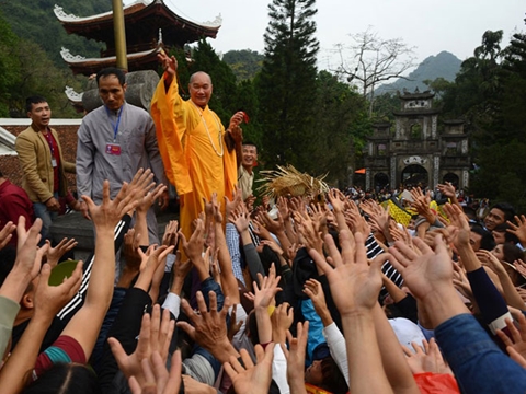 Cướp lộc chùa, liều thuốc nào cho sự mê tín