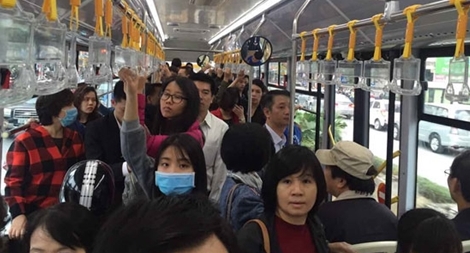 Hết miễn phí, buýt nhanh BRT vẫn hút khách