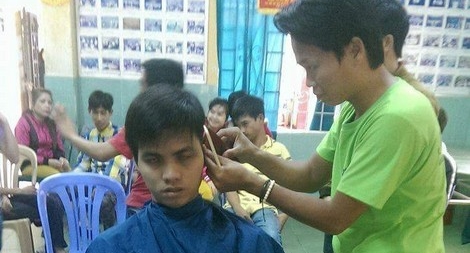 Đạp xe, cắt tóc xuyên Việt