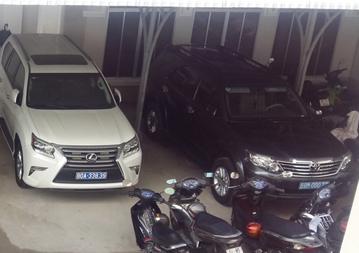 Cà Mau trả 2 xe sang do doanh nghiệp tặng