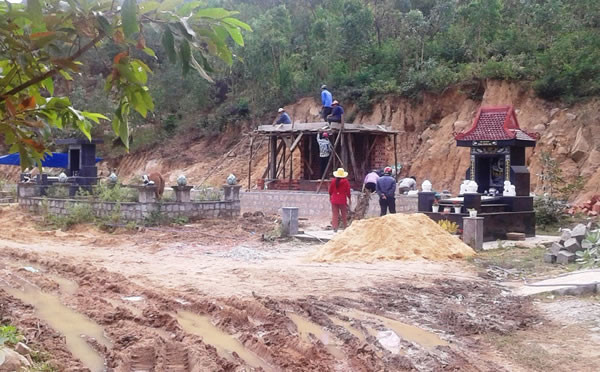 Kiểm tra việc người dân tự ý san ủi, phân lô bán mộ ở Quy Nhơn