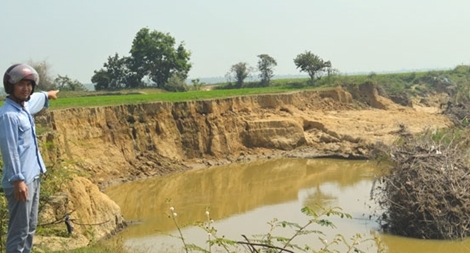 Hàng trăm hộ dân kêu cứu vì nạn khai thác cát