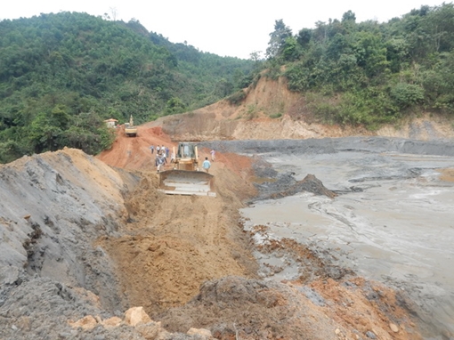 Phó Thủ tướng yêu cầu khẩn trương xử lý vụ vỡ đập bùn thải