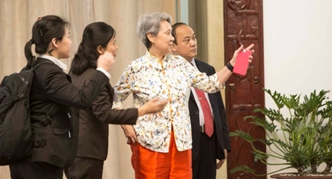 Quà tặng trao gửi yêu thương của phu nhân Thủ tướng Singapore