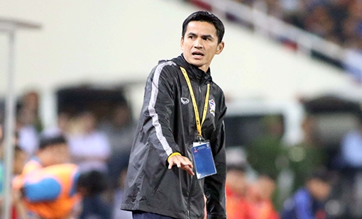 Kiatisak ra đi & "đường binh" mới của bóng đá Thái Lan