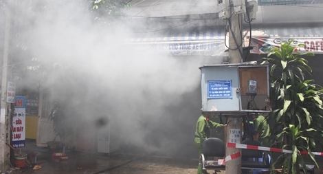 Cháy cửa hàng làm tóc, nhiều người hoảng loạn