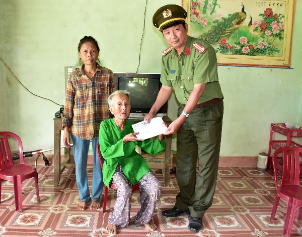 Về miền quê có  2 bà mẹ hy sinh con để bảo vệ dân làng