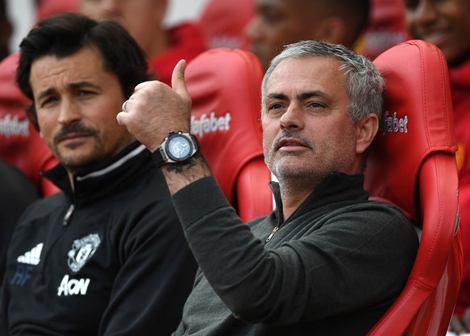 Cuộc họp báo 10 giây của "người đặc biệt" Jose Mourinho